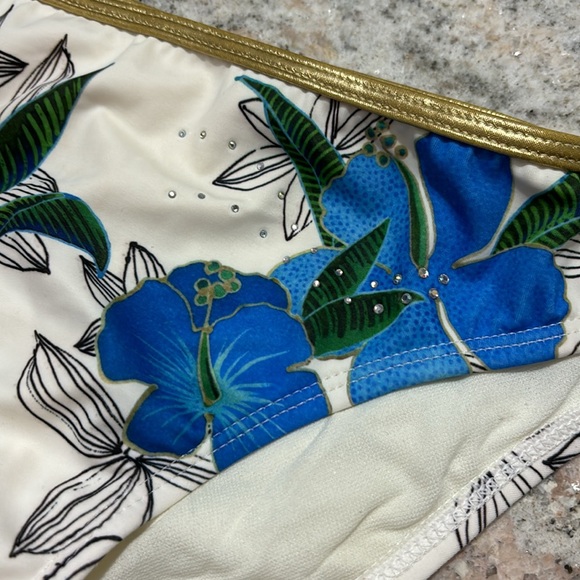 10/$30 Guess Floral Bikini Bottom - Picture 2 of 7